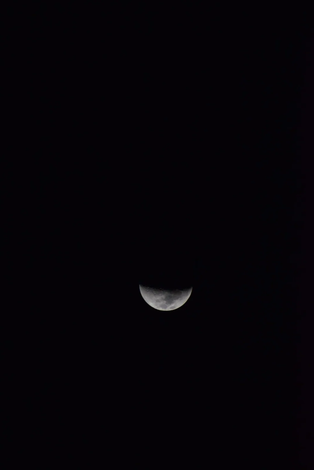 Crescent moon study I — photography by Nemora