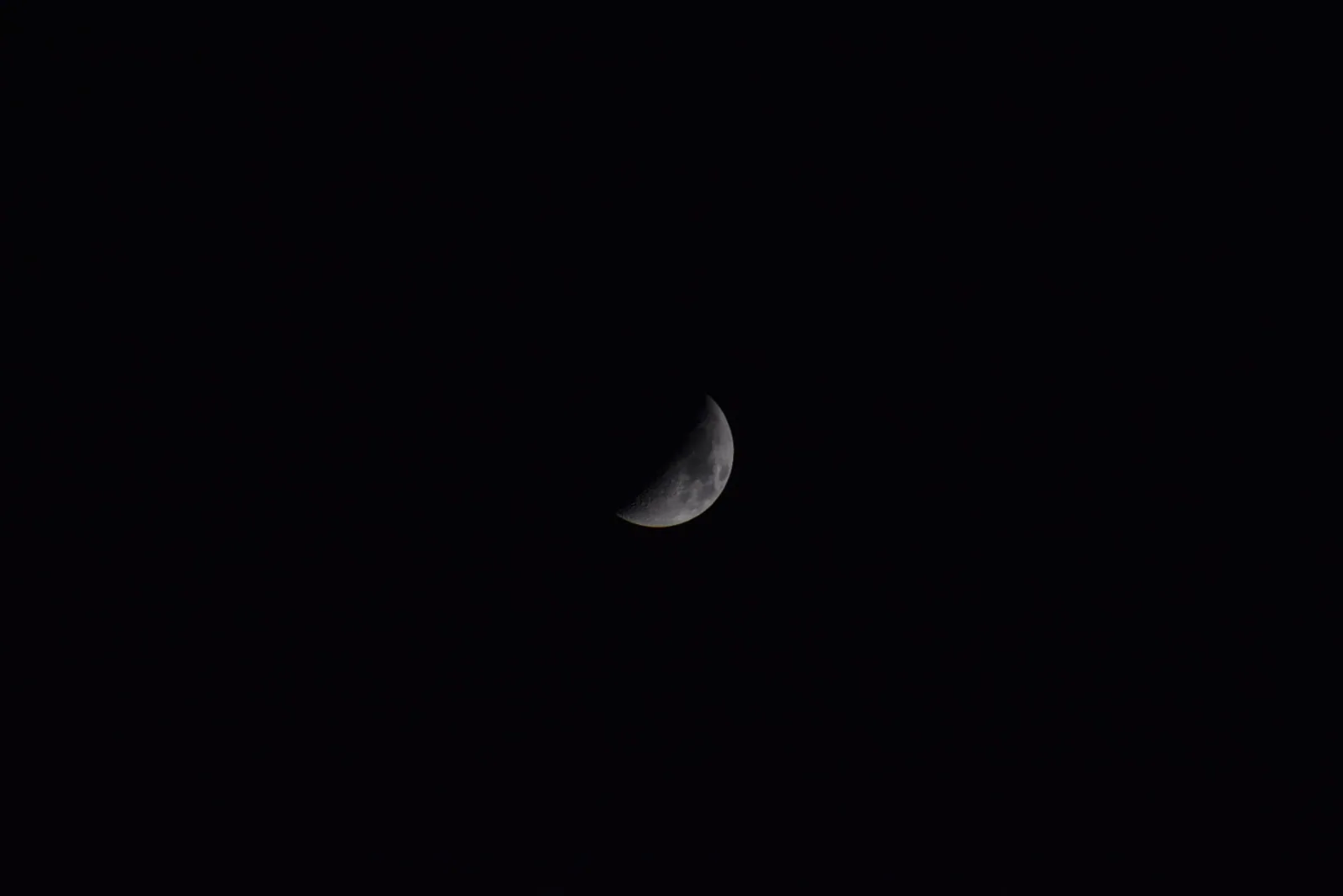 Crescent moon study II — photography by Nemora