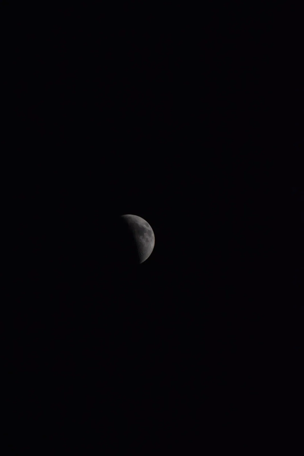 Crescent moon study III — photography by Nemora
