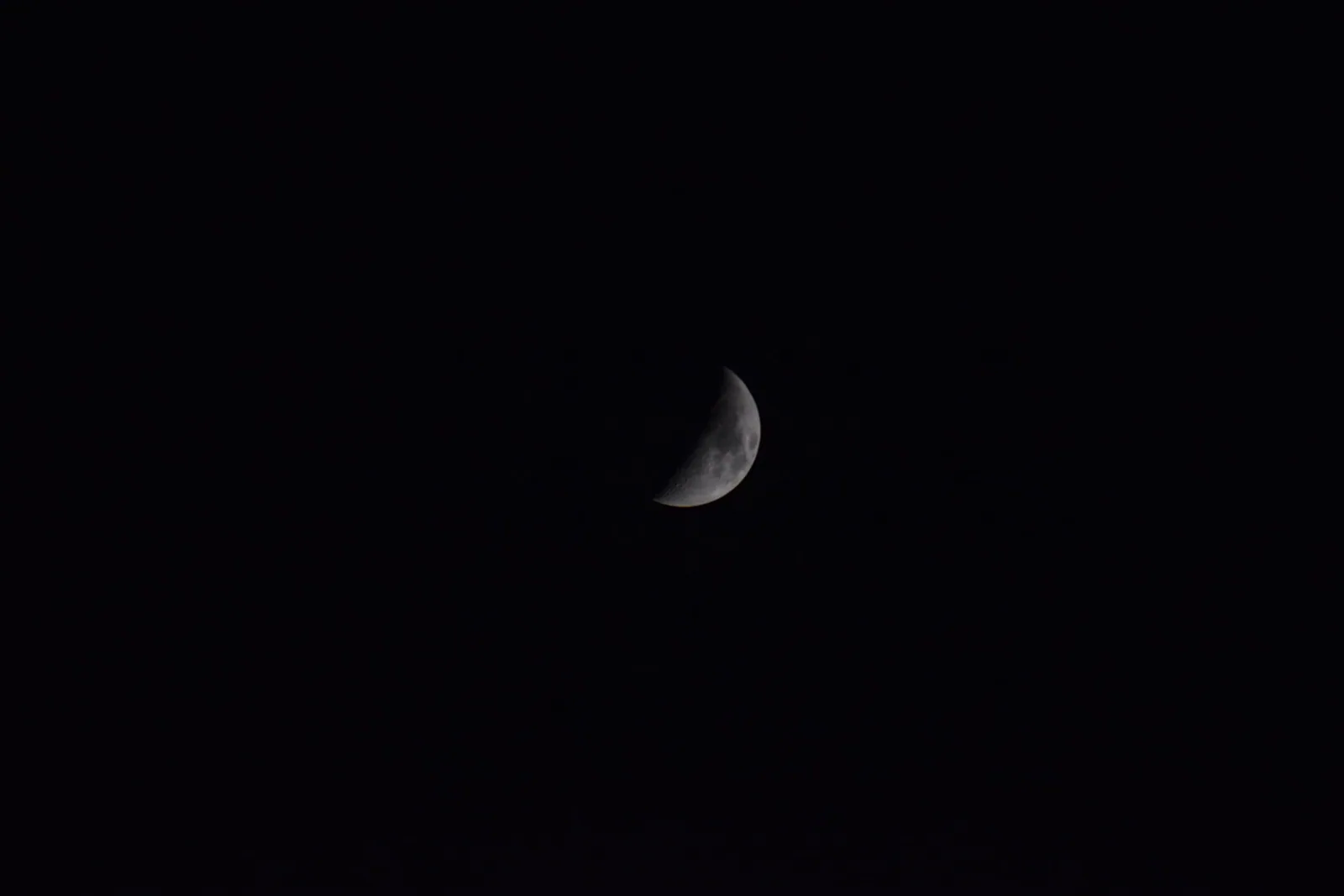 Crescent moon study IV — photography by Nemora