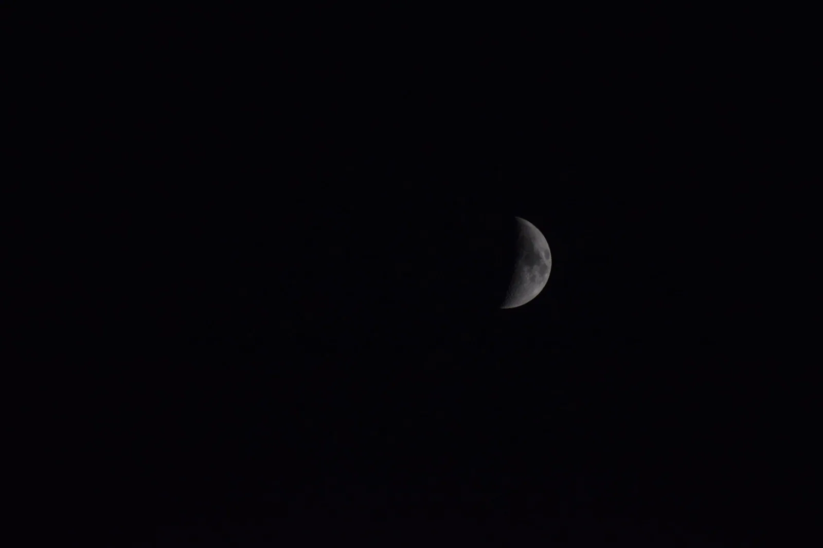 Crescent moon study V — photography by Nemora