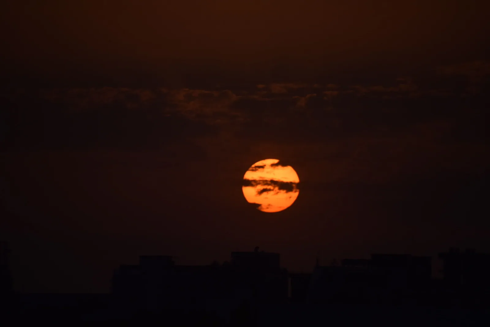 Sun through city haze — photography by Nemora