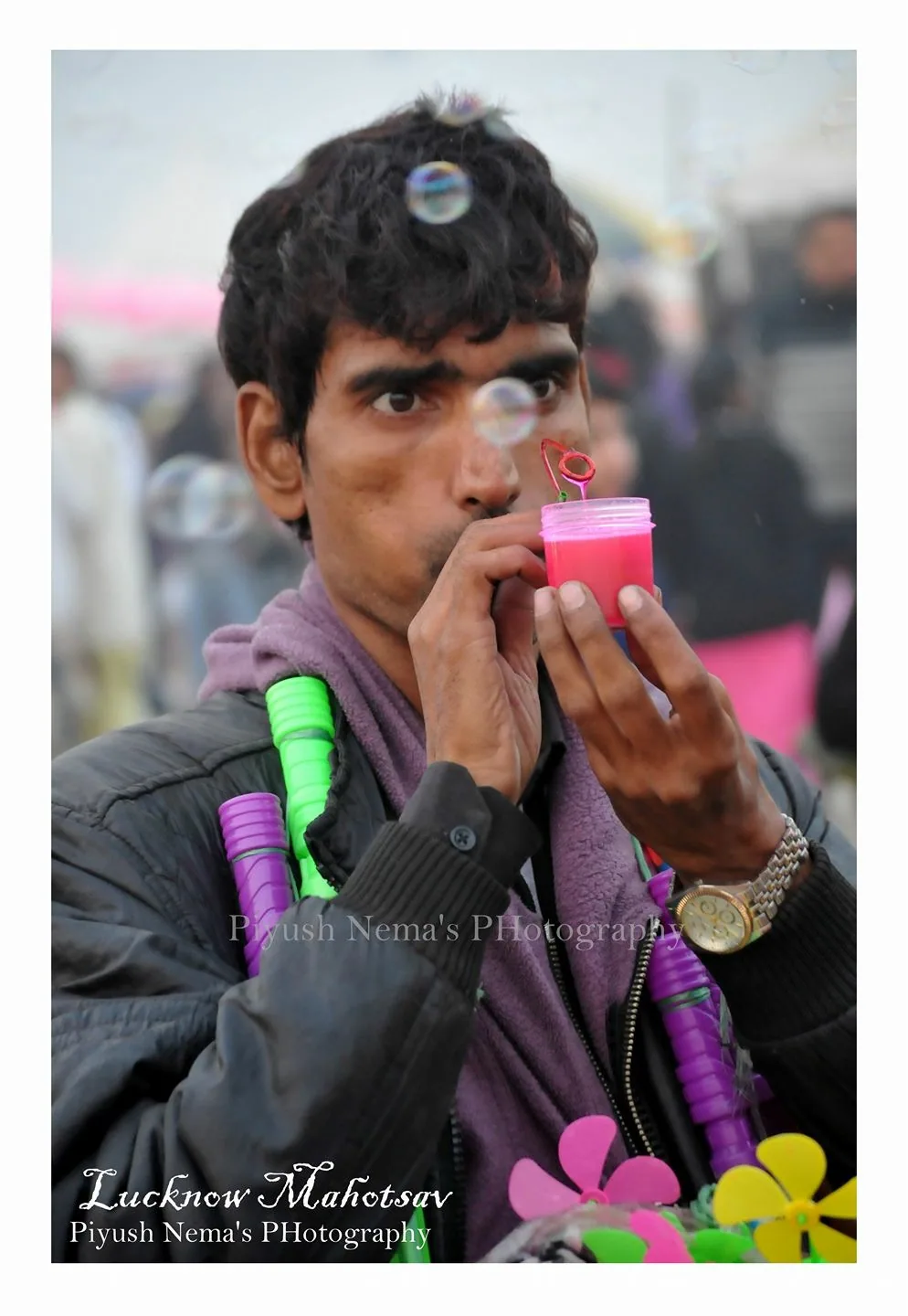 Portrait of a street performer, Lucknow Mahotsav — photography by Nemora