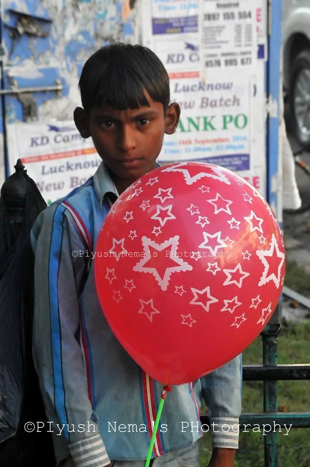 Boy with a balloon outside the post office — photography by Nemora