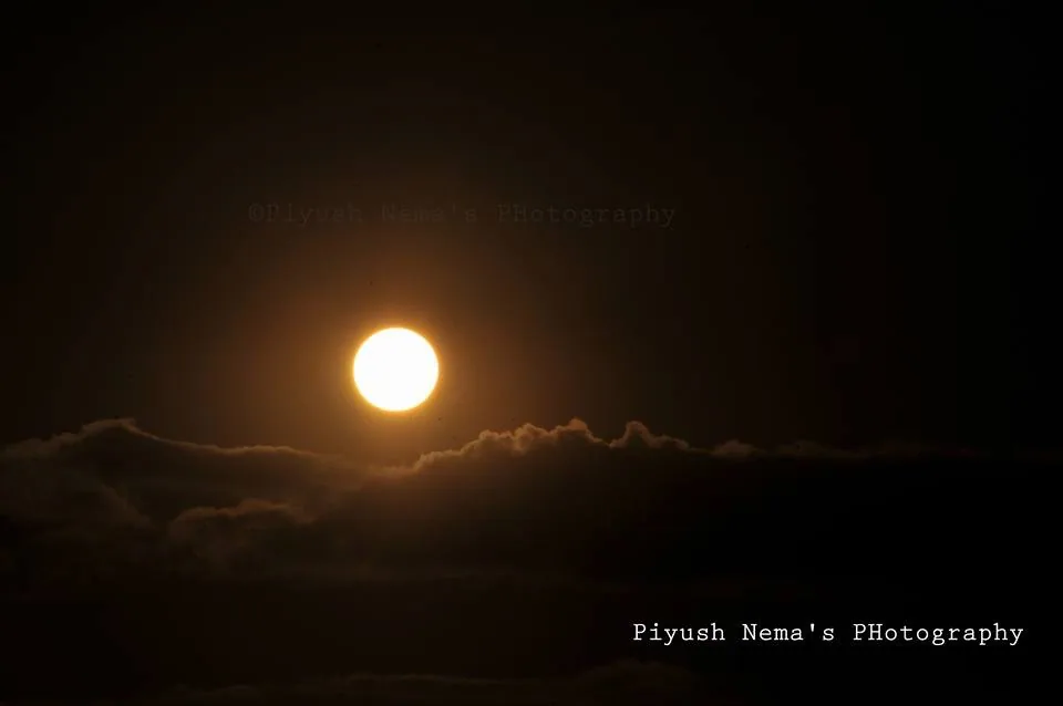 Full moon above the ridge — photography by Nemora